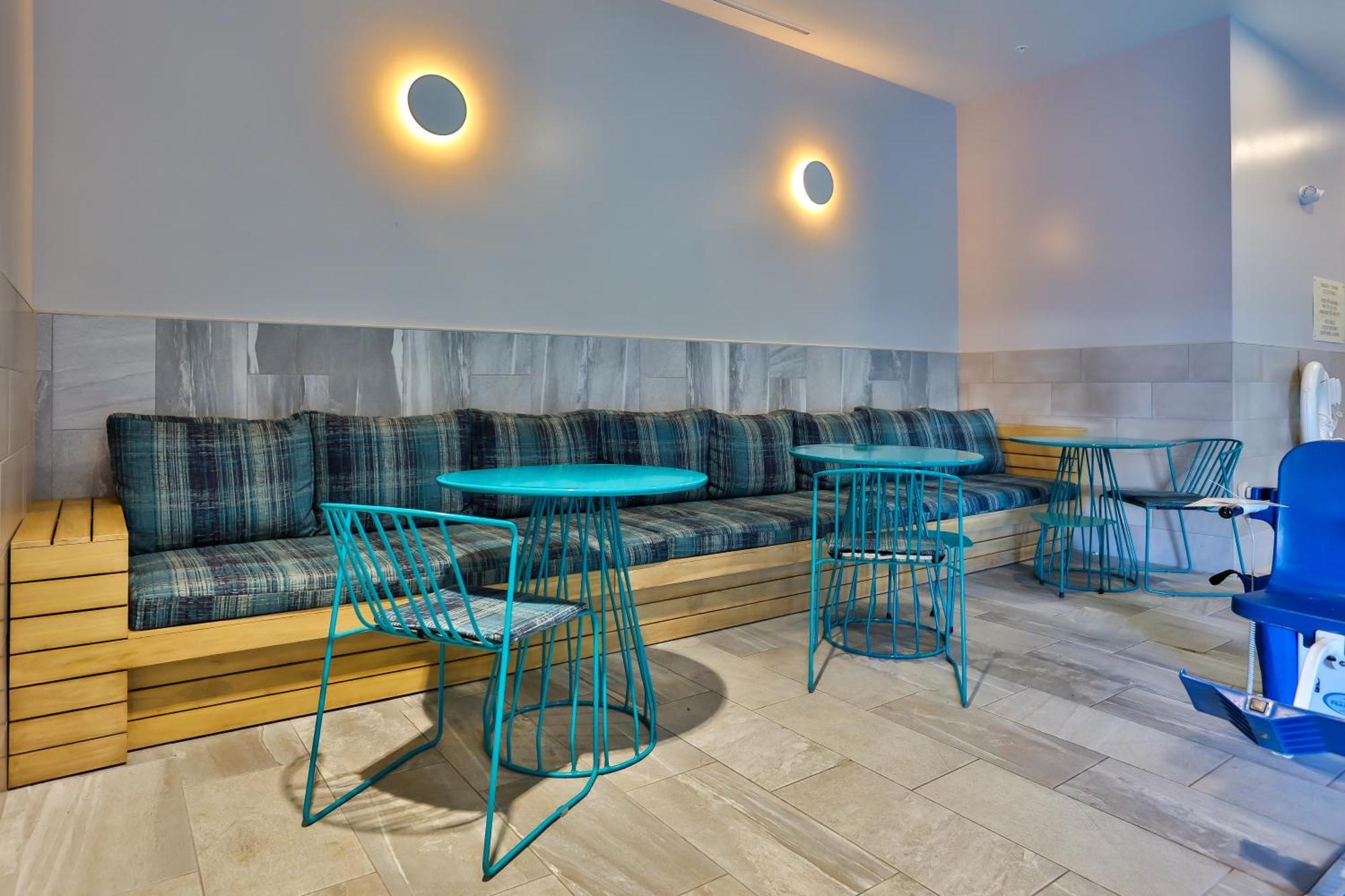 Indigo - By Ihg Silverthorne